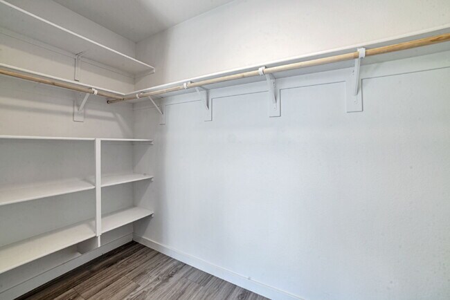 Building Photo - 10937 Parsley Ave