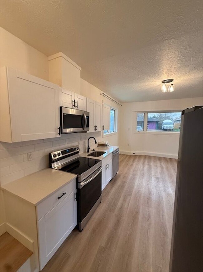 Building Photo - 0107-01