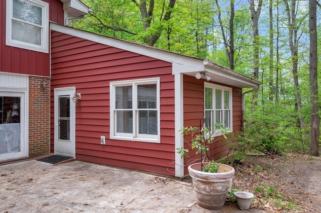 Building Photo - 130 Spring Wood Dr