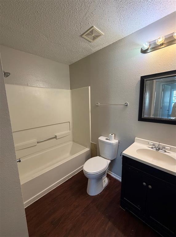 Building Photo - 2019 Dixie Belle Dr