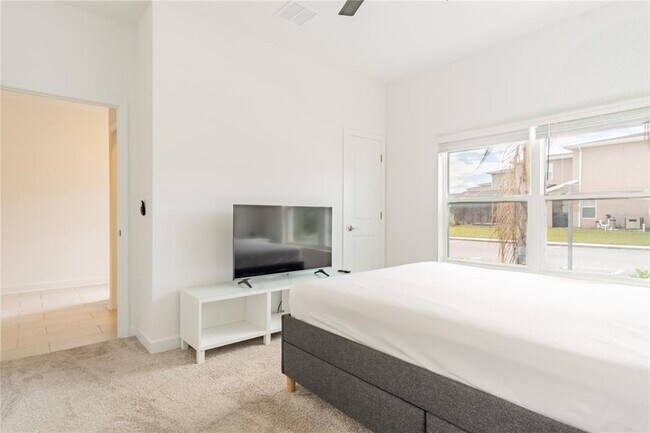 Building Photo - 2705 Scrapbook St