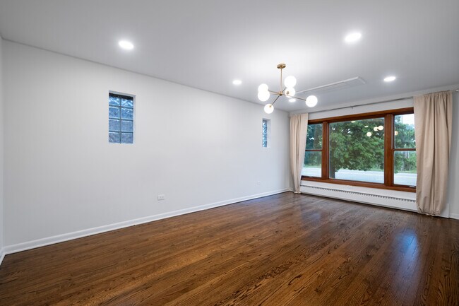 Building Photo - 5224 N Cicero Ave