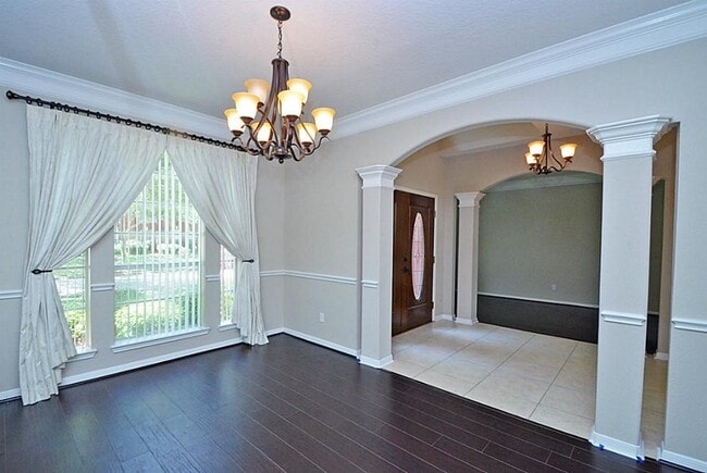 Building Photo - 523 Crestridge Dr