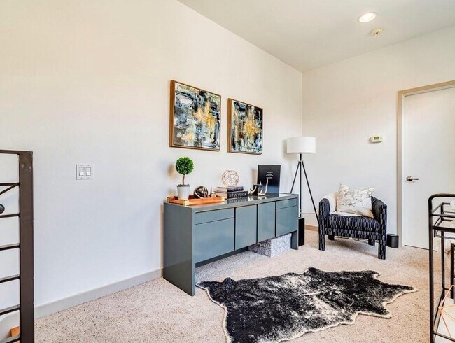 Building Photo - 1502 Barton Hills Dr