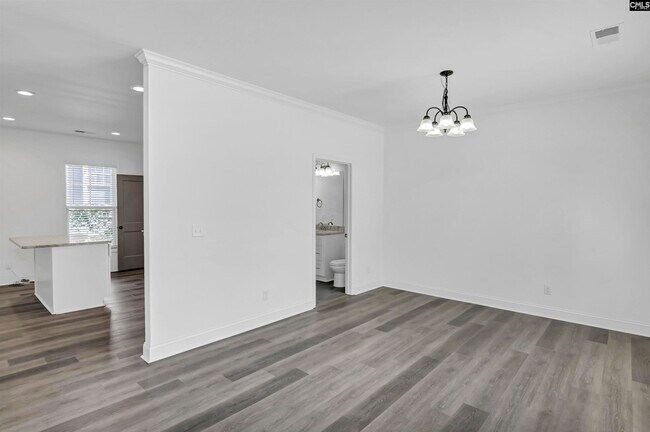 Building Photo - 2035 Rosewood Dr