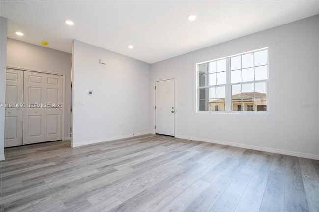 Building Photo - 875 Colville Dr