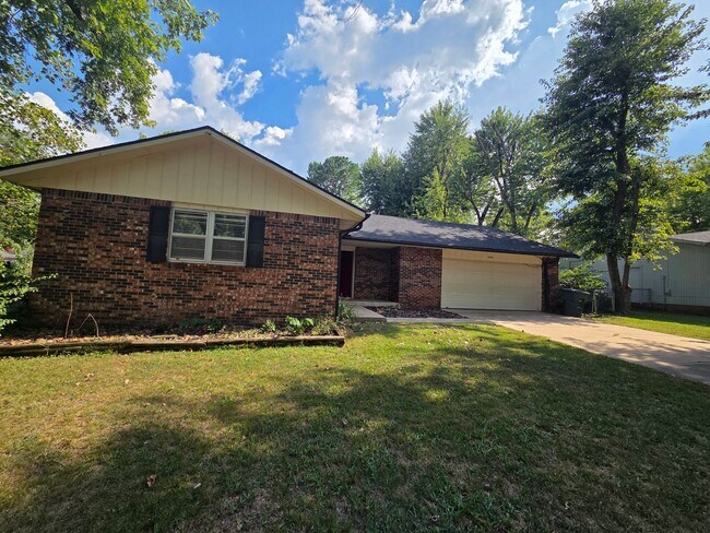 Building Photo - WORK IN PROGRESS: Spacious 3 Bedroom Home in Prime East Fayetteville Location!