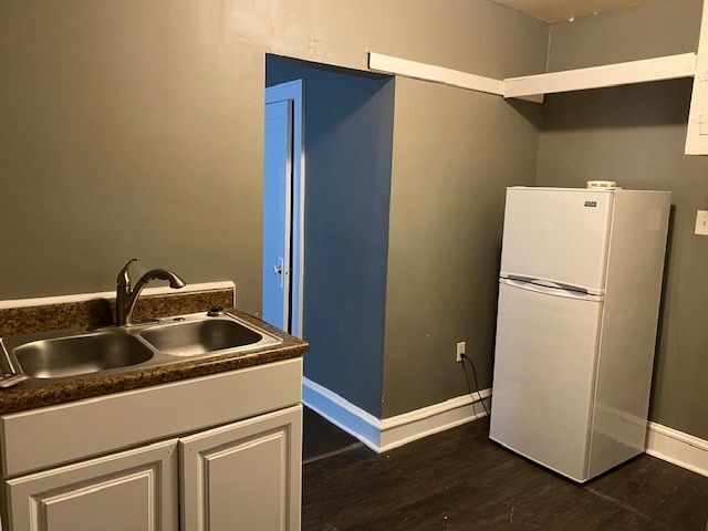 Building Photo - 1035 N. 23rd St. Apt. 13 - 1 Bedroom Upper