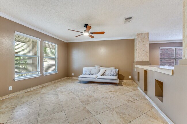 Building Photo - ***Special, Half Off One Months Rent with ...