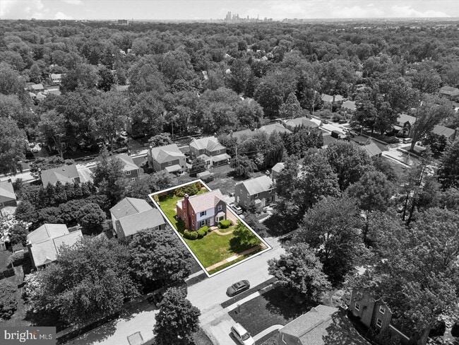 Building Photo - 609 Latham Dr
