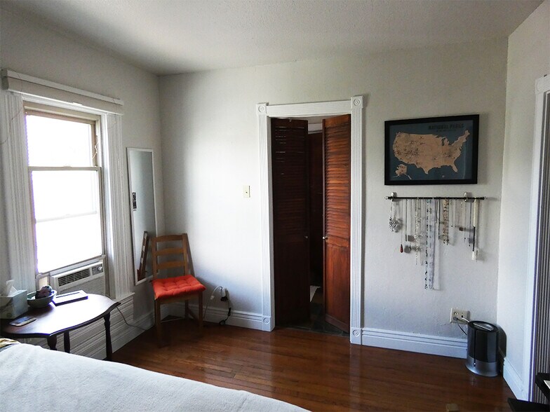 Building Photo - 29 E Dakota Ave