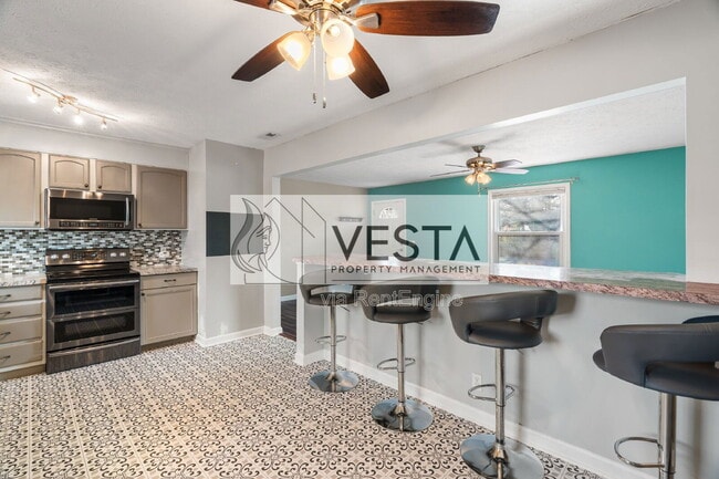 Building Photo - 35 E Silverleaf Dr