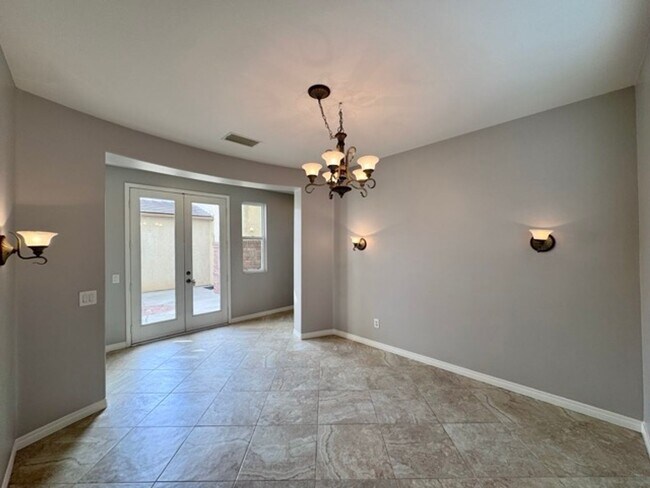 Building Photo - Discover this beautifully upgraded 5 bedro...