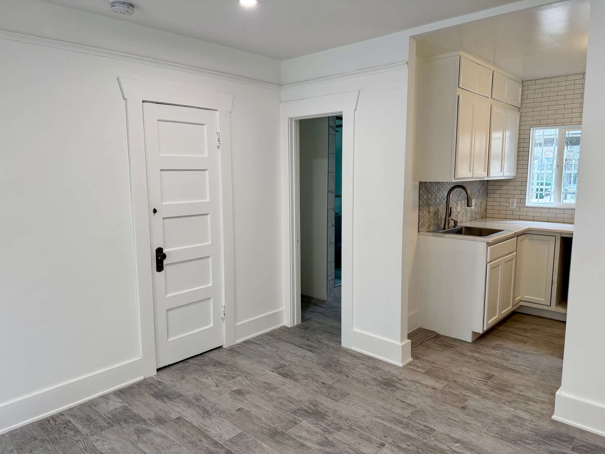 Main Living Area - 4228 Lockwood Ave