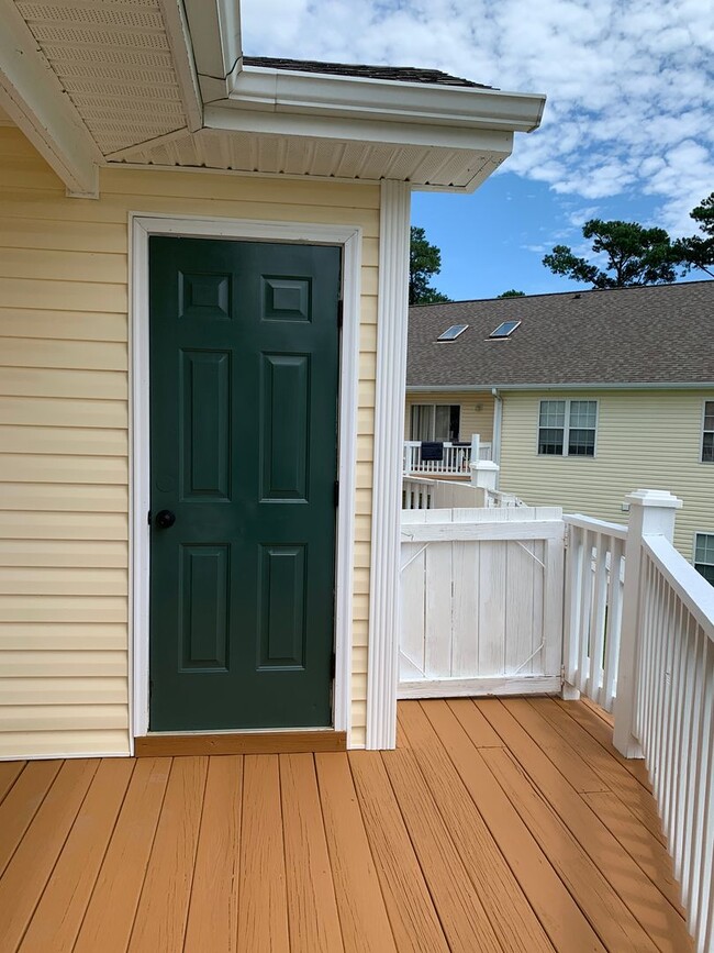 Building Photo - 2 Bedroom, 2 Bath Condo in Holton Place - ...