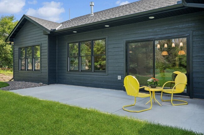 Building Photo - Stunning New Construction Home For Rent in White Bear Lake - One Level Living!