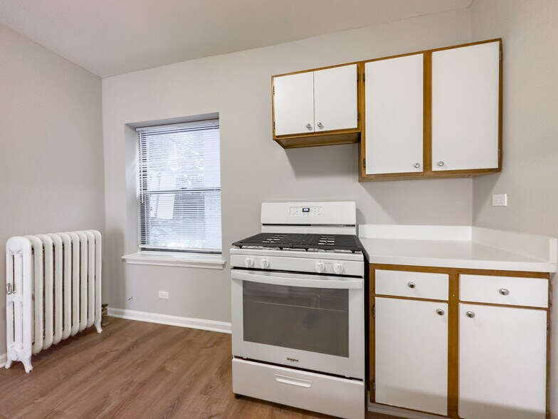 Building Photo - 5746 N Winthrop Ave