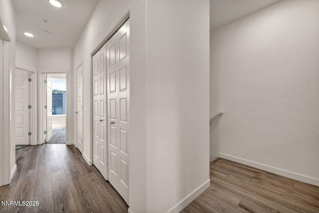 Building Photo - 557 California Ave