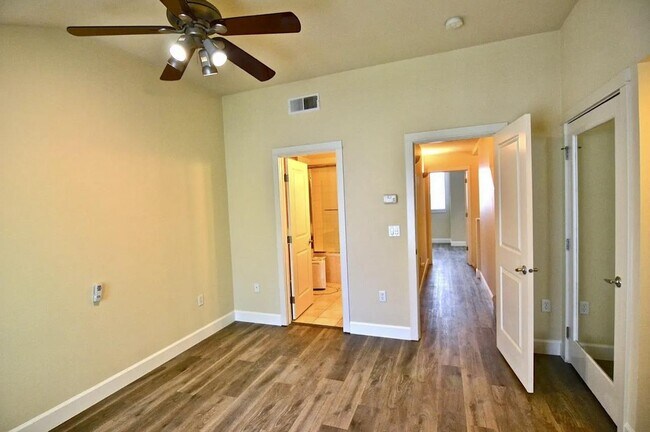 Building Photo - 201 Cahill Park Dr