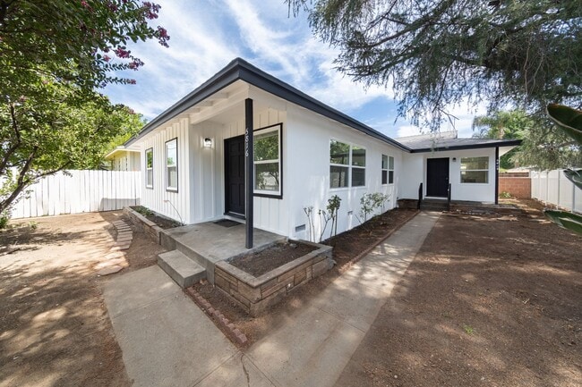 Building Photo - Move-in ready! Be the first to enjoy this beautifully renovated 2 bedroom, 1.5 bath duplex unit at