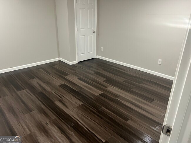 Building Photo - 5035 Highland Hills Pkwy