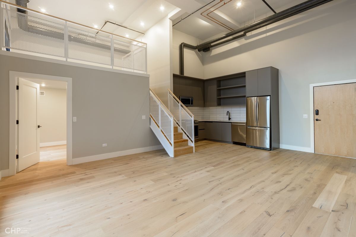 Building Photo - 729 N Sangamon St