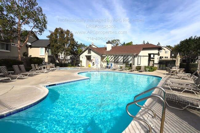 Building Photo - 3519 E Balmoral Dr