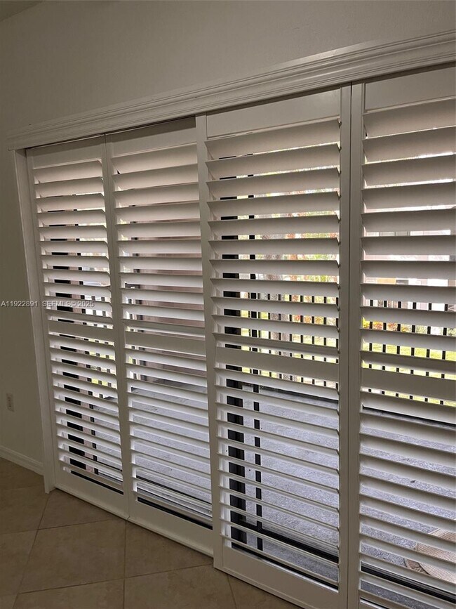 Building Photo - 3021 Alcazar Pl