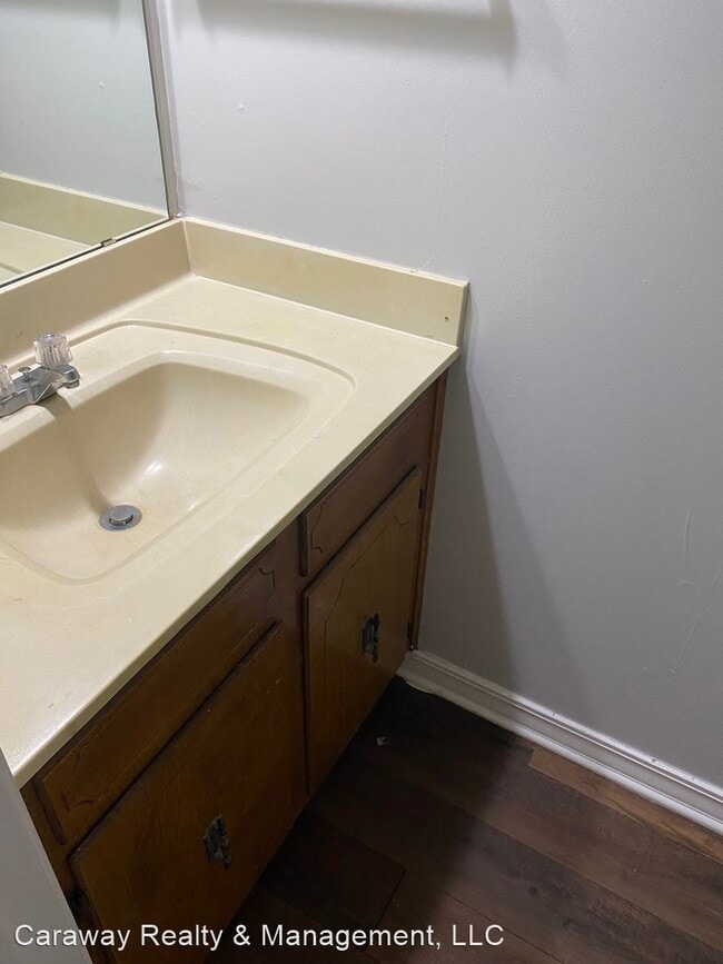 Building Photo - 2 br, 1.5 bath House - 4111 Pines Rd. #71 ...