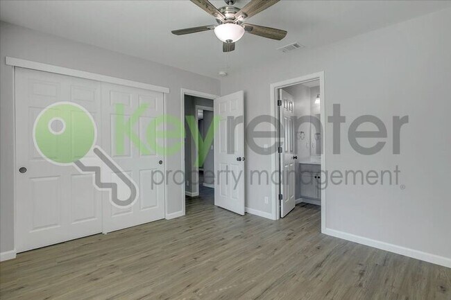Building Photo - 8256 Manhart Dr