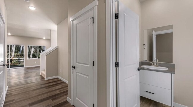 Building Photo - Newer 3 Bedroom, 2.25 Bathroom!