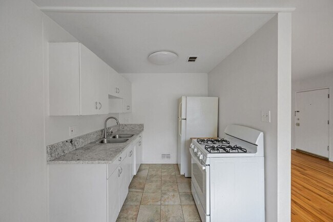 Building Photo - Charming 1BR Apartment in Denver