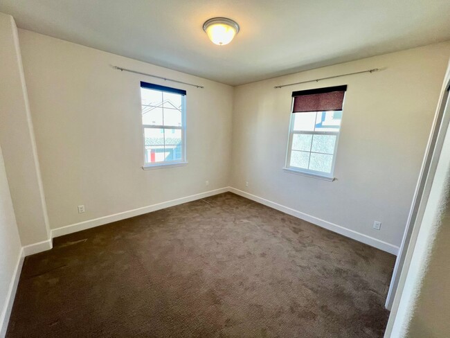 Building Photo - Lovely East Garrison 3 bedroom 2.5 bathroo...
