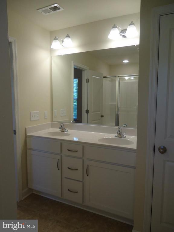 Building Photo - 10302 Bluebird Ct