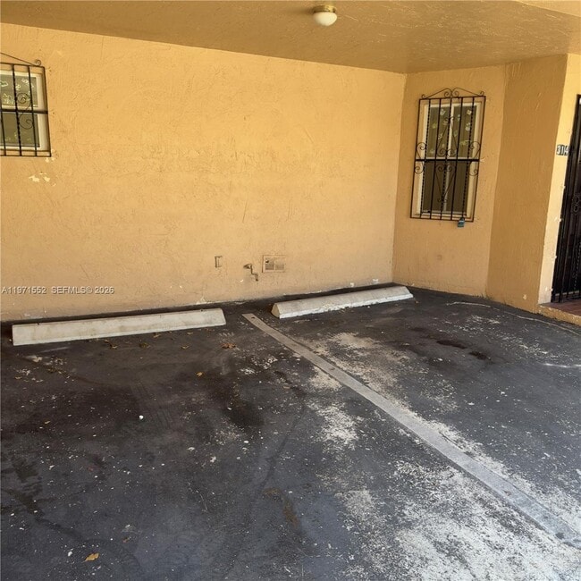 Building Photo - 451 NE 136th St