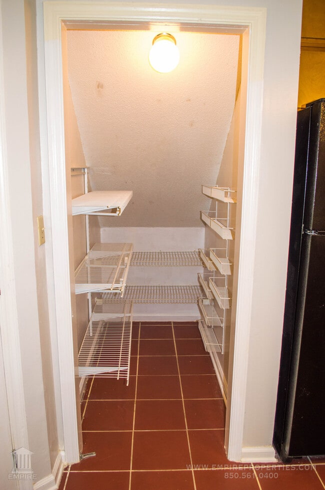 Building Photo - Beautiful Large home off of Mahan