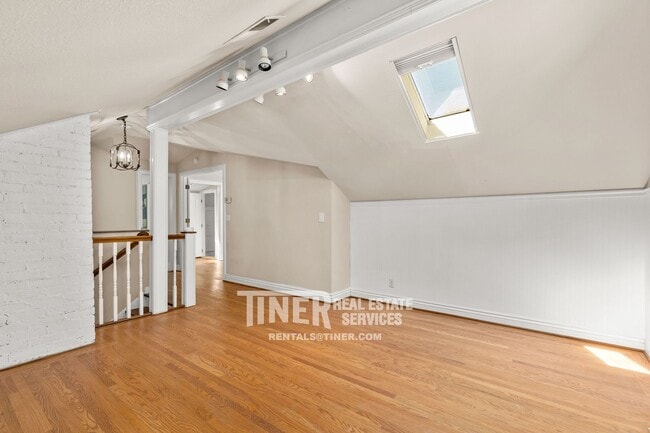 Building Photo - 842 42nd St