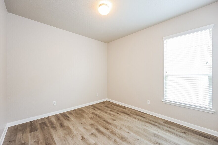 Building Photo - 11346 Charismatic