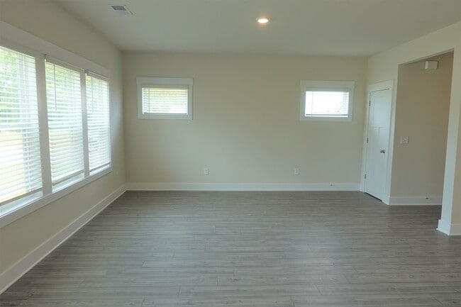 Building Photo - 100 Boren Wy