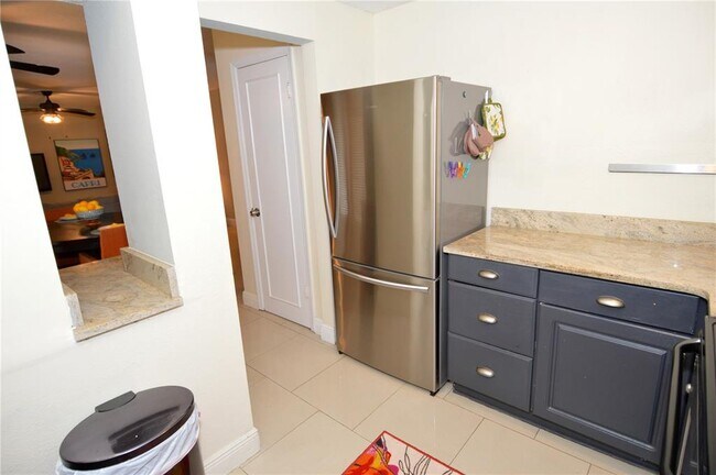 Building Photo - 3873 Pompano Dr SE