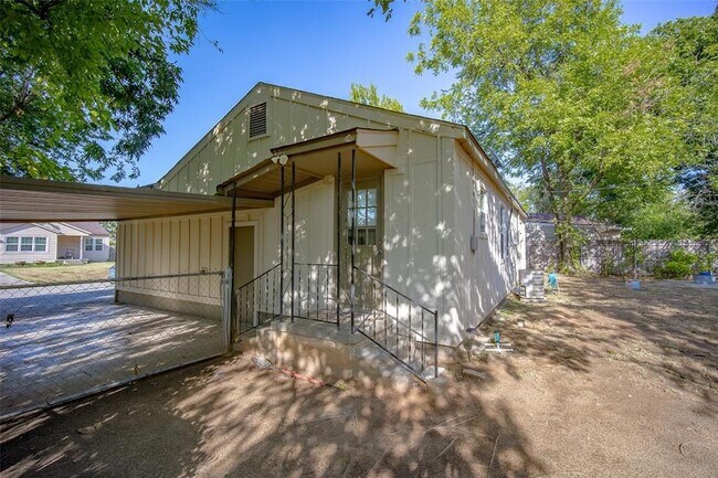 Building Photo - 7014 NW 45th St