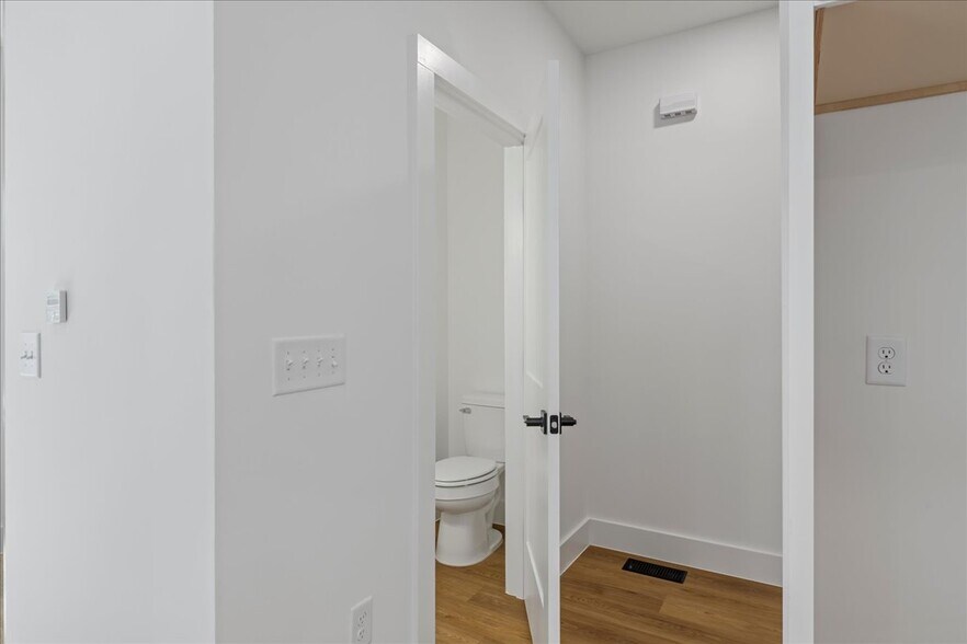 Building Photo - 803 Dupree St