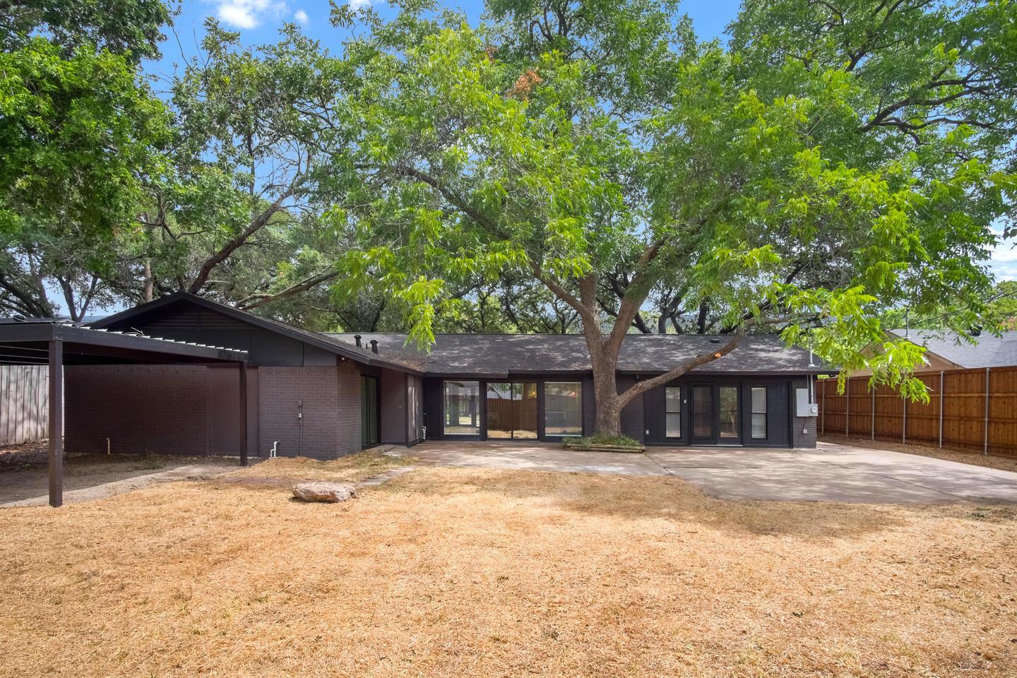 Building Photo - Bright Northwest Dallas home on large quarter-acre lot