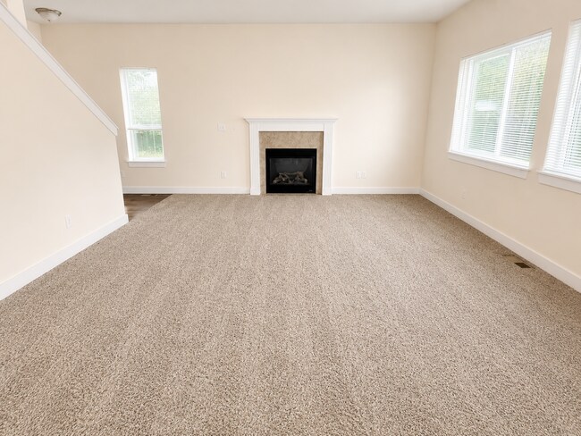 Building Photo - Spacious University Place Home Near Chambers Bay | 2-Car Garage & Lawn Care Included