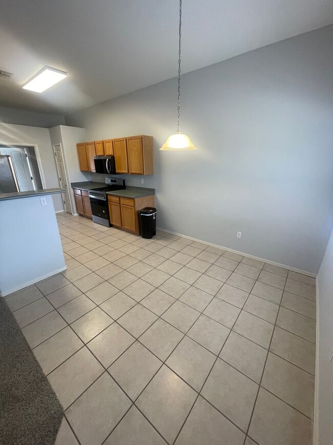 Building Photo - Charming 3 bedroom/2 bathroom Home located in Las Colinas