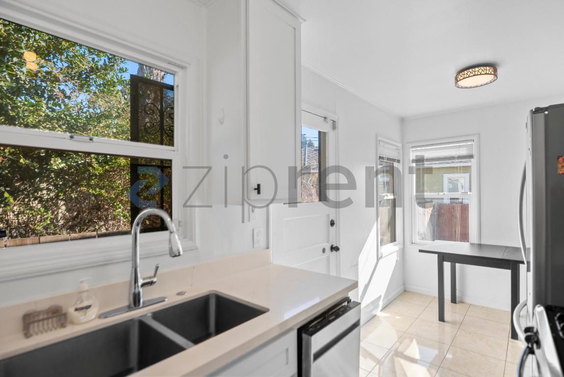 Building Photo - 5914 Mauritania Ave