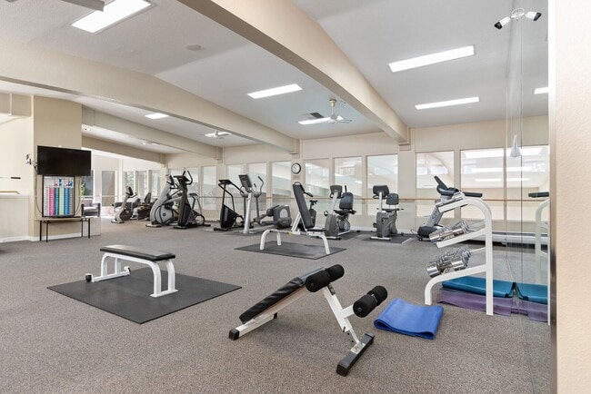 Building Photo - 3 bed / 2 bah Condo. Hardwood floor, forced heat, lots of HOA amenities