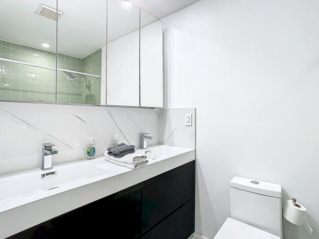 Building Photo - 5700 Saddlebrook Way