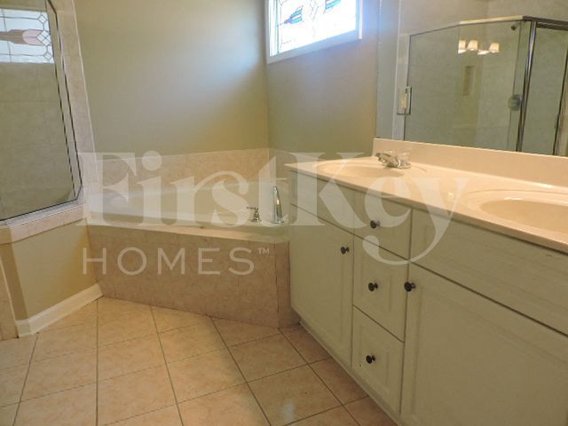 Building Photo - 828 Tropicana Dr E