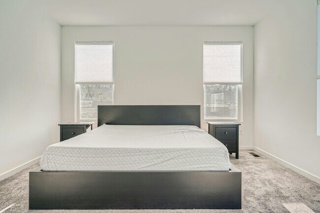 Building Photo - 11059 Shining Star Cir